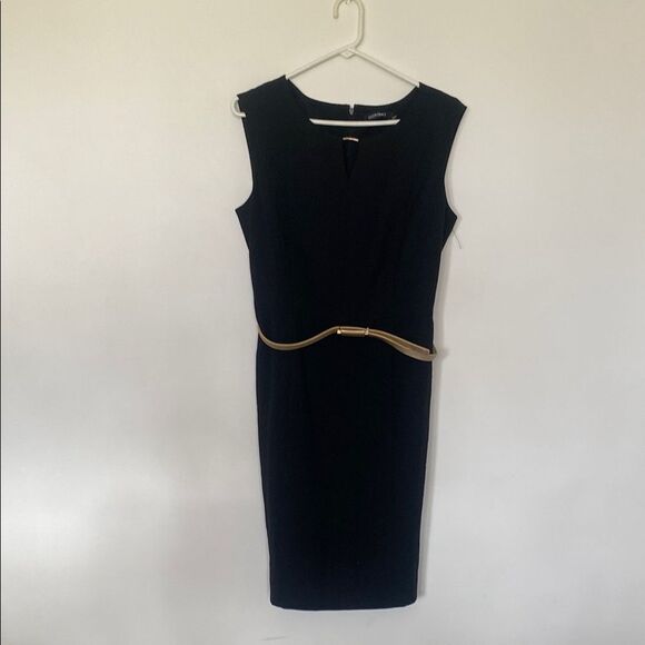 Elegant Black Dress with Gold Accent - Picture 1 of 7
